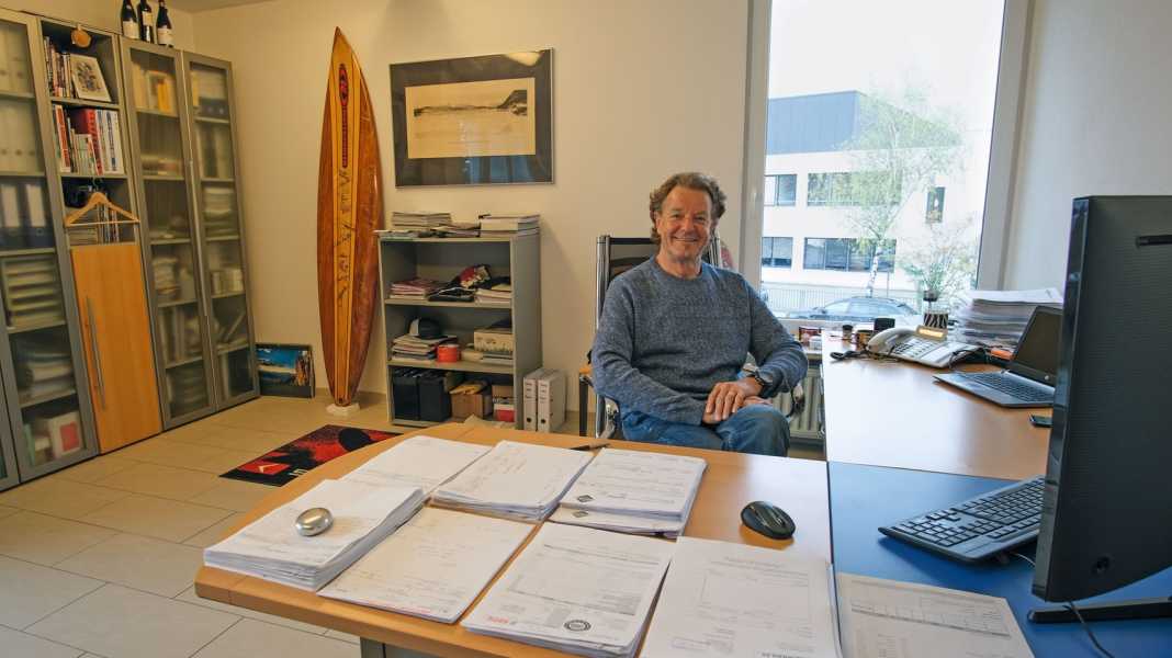 Florian Brunner: Leben zwischen Businessanzug und Boardshorts