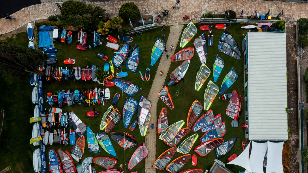 PWA World Cup Gardasee: Langes Warten auf die Ora – nach kurzem, morgendlichen Racing an Tag 3
