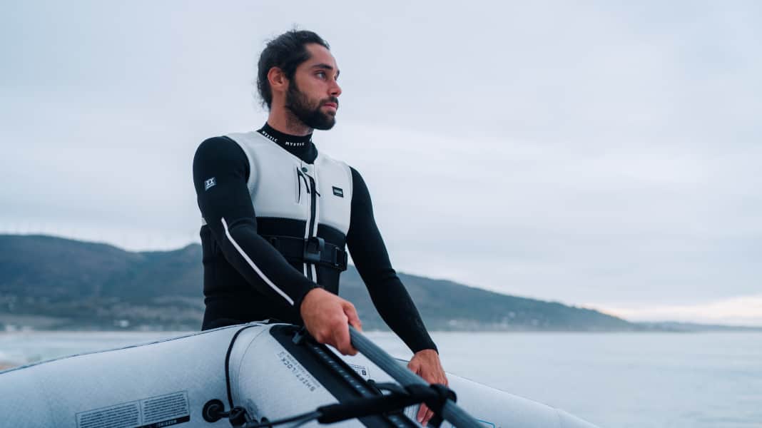 Prallschutzweste für Wingfoiler: Endure Impact Vest von Mystic mit Trapezhaken