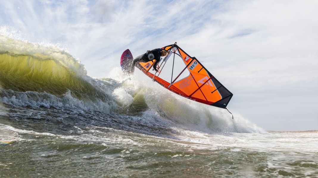Halsen & Waveriding: Windsurf-Camps mit Nick Spangenberg in Hvide Sande