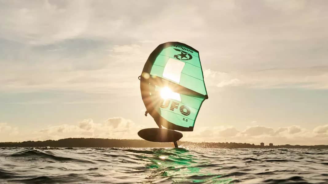 Learn to wingsurf: The right board, preliminary exercises & first start