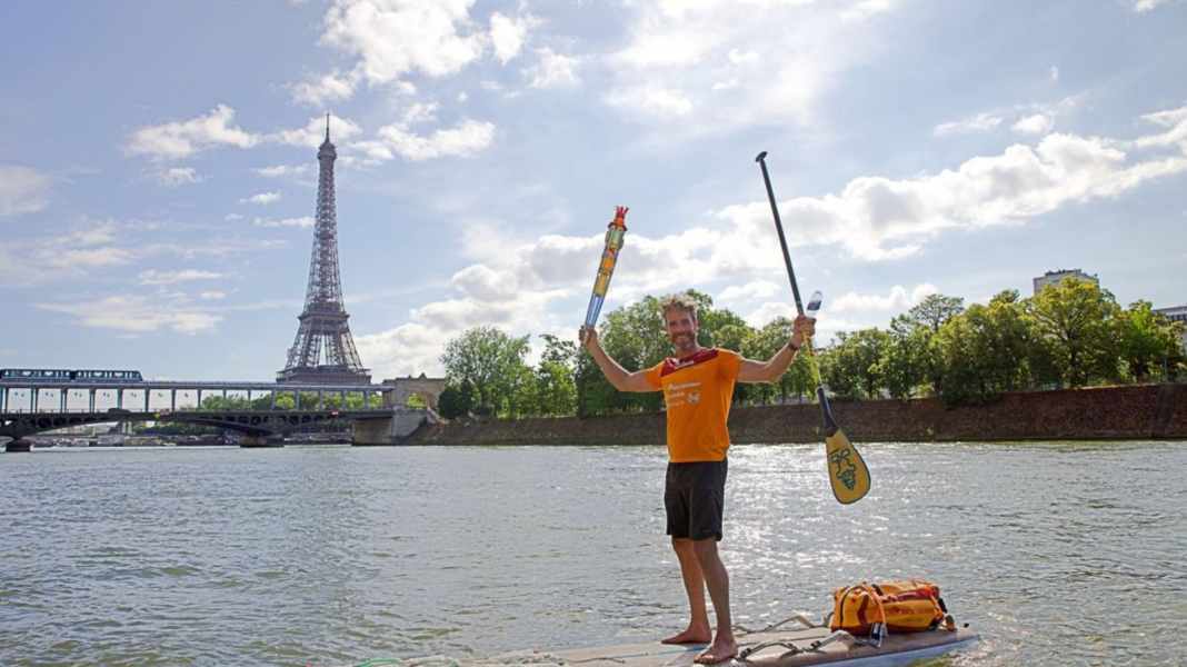 Von London nach Paris: Der “Plastic Soup Surfer” ist am Eiffelturm angekommen