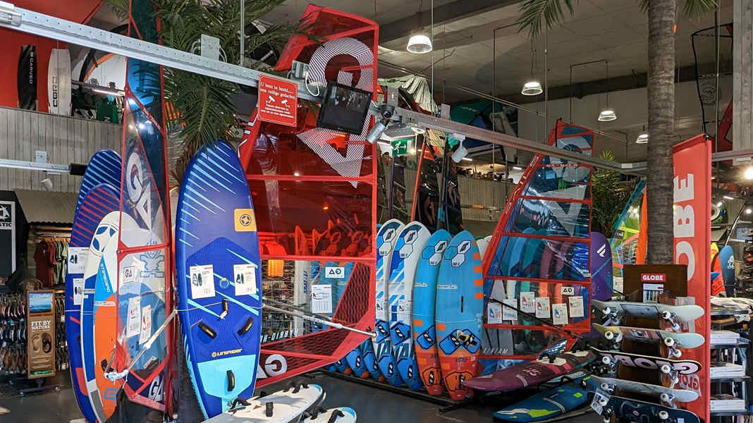 Niederlande: Saison-Eröffnung bei Telstar Surf mit Testen und Party