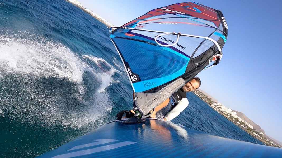 Freeride, Wave, Starkwind: Wind- und Wingsurf-Camps 2024 von Tom Brendt