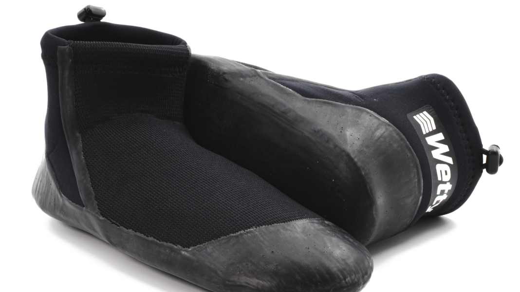 Wetty Reef Booties: Sommer-Surfschuhe mit Barfuß-Feeling