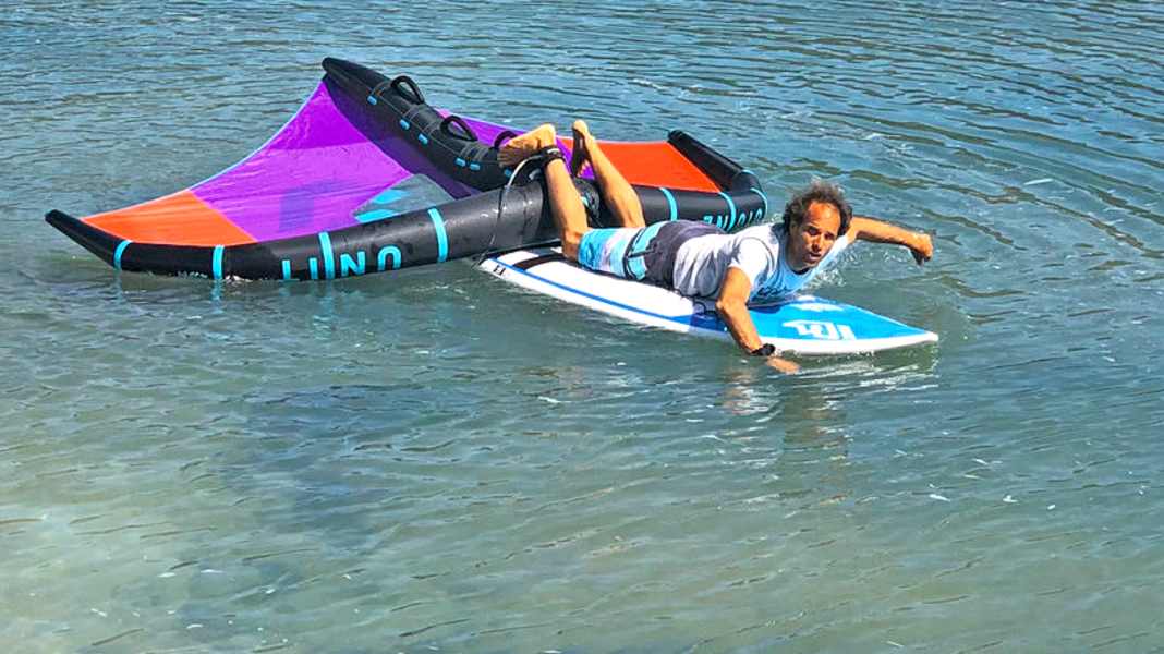 Safety: How to paddle with the wing when wingfoiling