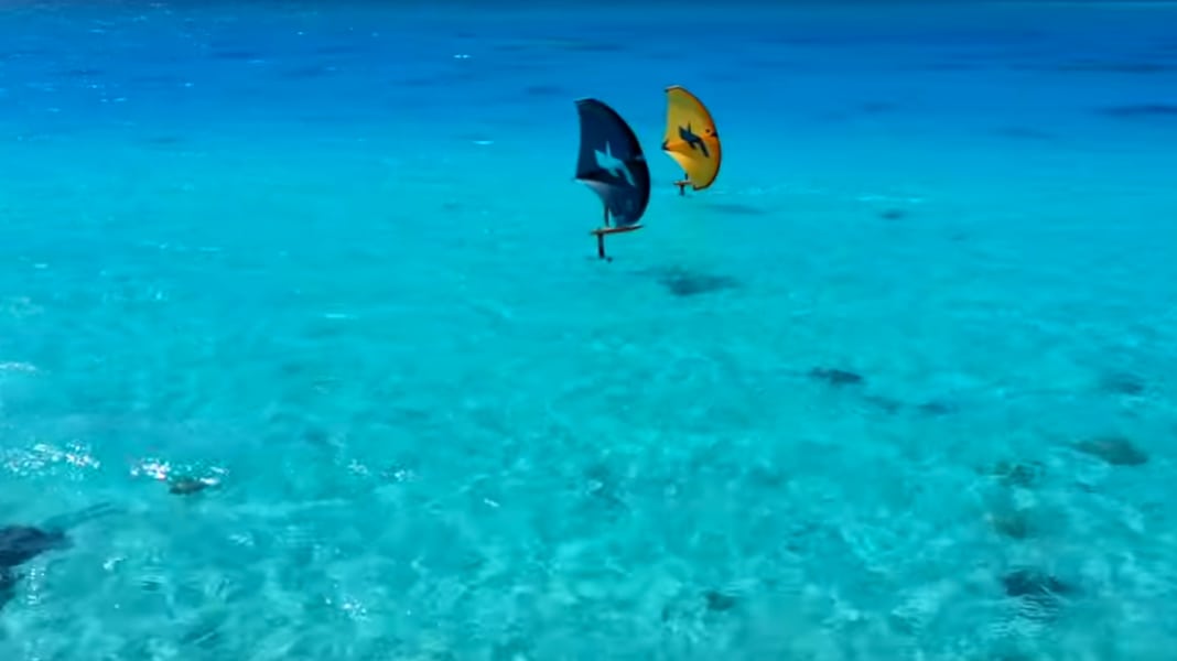 Titouan Galea & friends - Wingsurfing and foiling in Tahiti