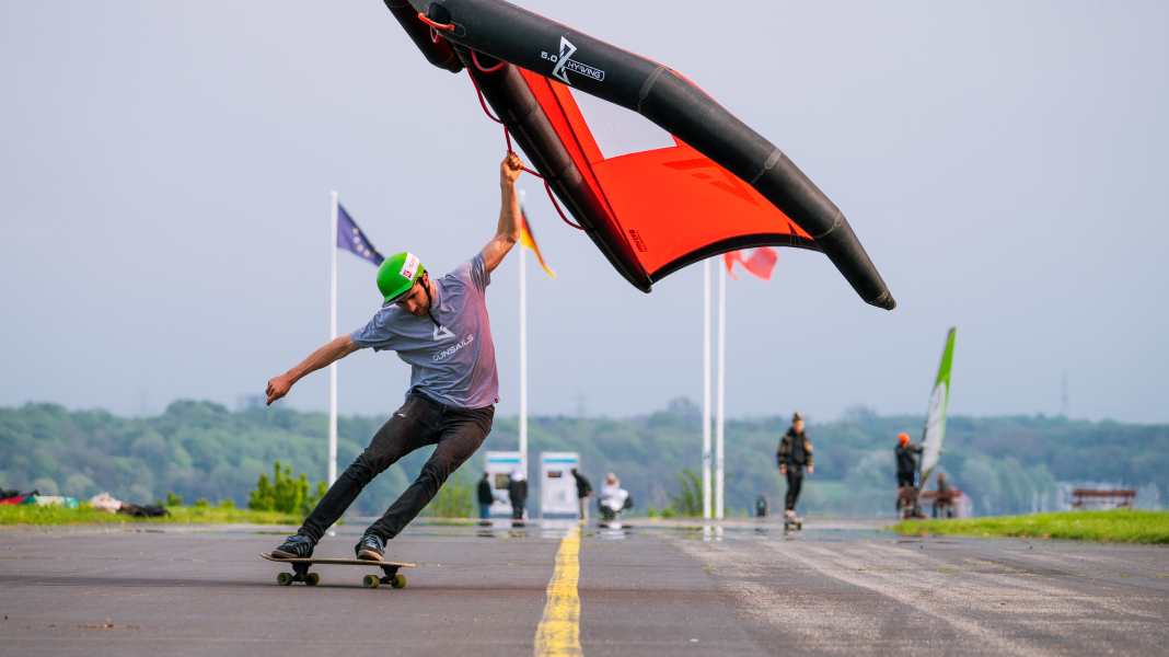Wingfoiling on tarmac - the best tips for wingskating