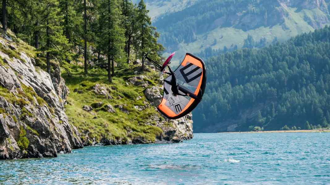 Balz Müller - you name it, I do it! Foil manoeuvres as an endless loop