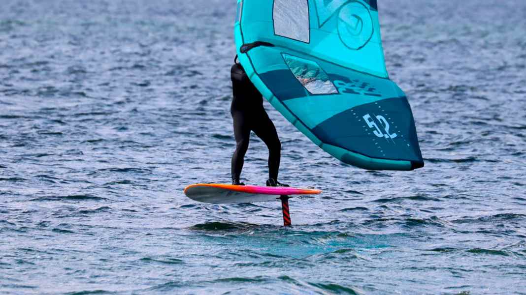 Winging, SUPing, foiling - the Fanatic Bee crossoverboard in the test