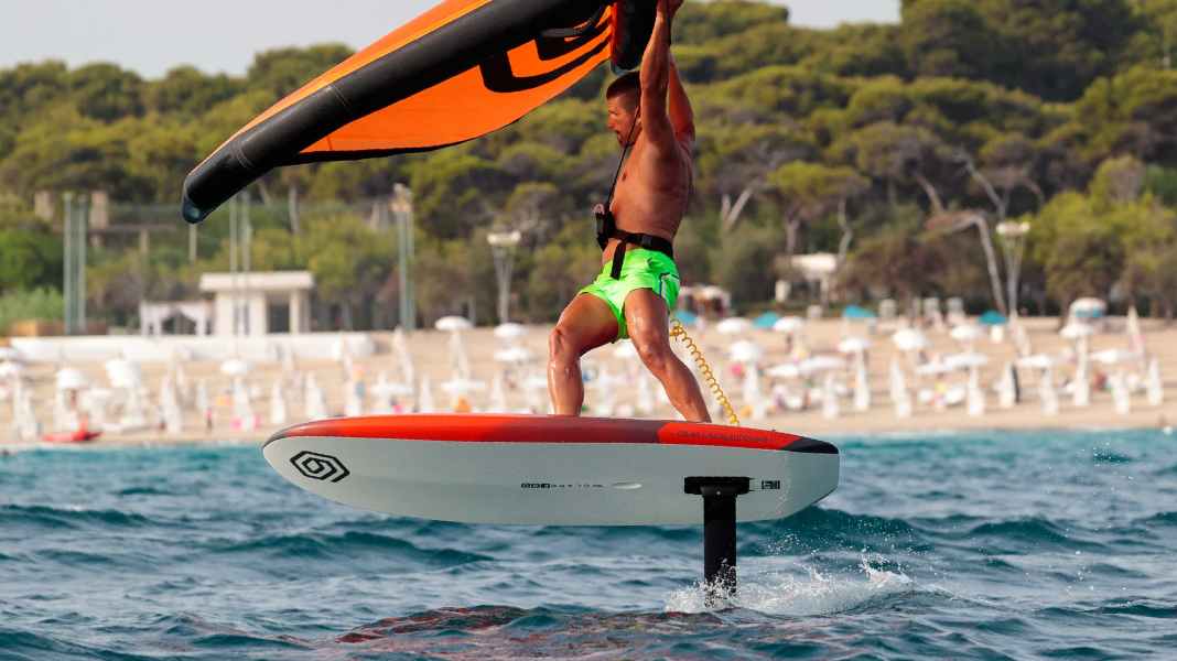 Wingsurfen & Windfoilen – das Crossoverboard I-99 Volare im Test