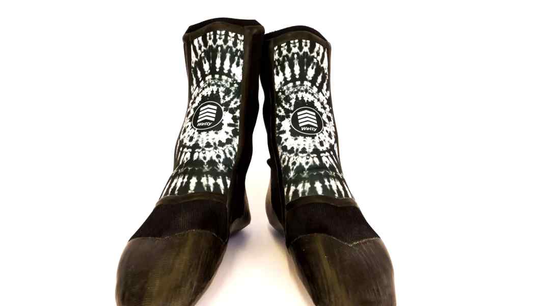 New surf shoes from Wetty Wetsuit - barefoot feeling in winter