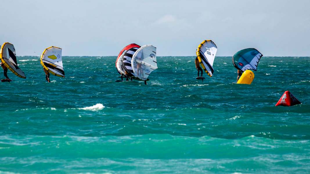 Wingfoil World Cup: Escofet und Suardiaz führen im FreeFly-Slalom