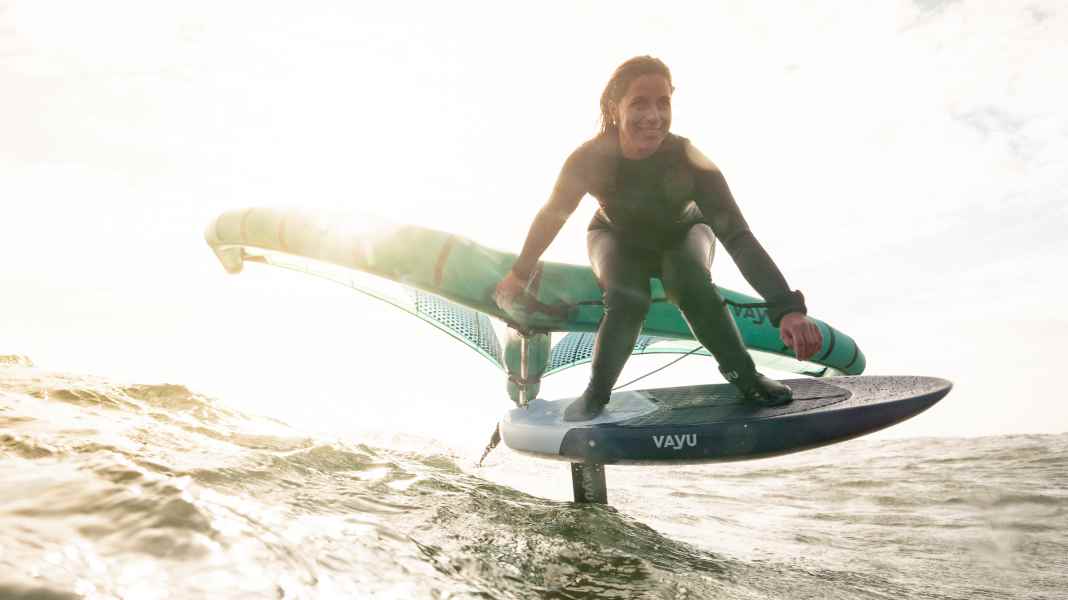 So lernst du das Wingsurfen in der Welle – Pumpen und Wing “off” stellen