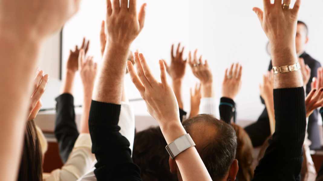 Glosse Wolffs Revier: Kabbelwasser im Clubhaus bei der Mitgliederversammlung