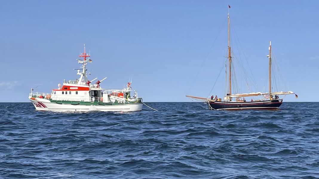 Distress on the Baltic Sea: double emergency on historic shark cutter