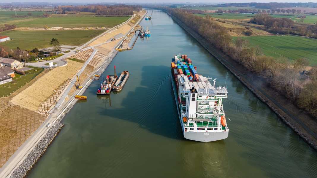 Kiel Canal: Expansion - First part of the eastern section opened