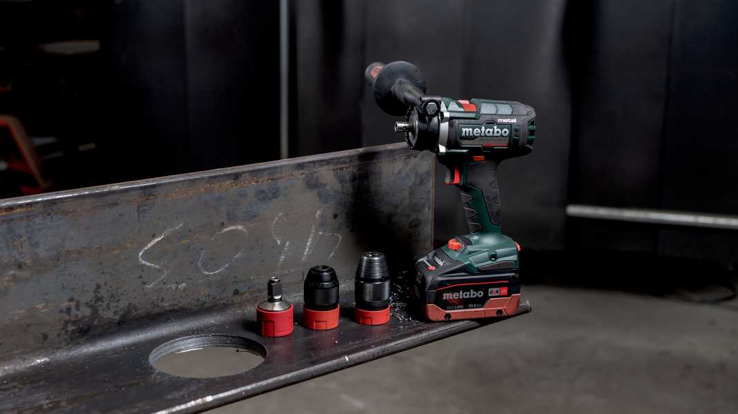 Bord-Werkzeug: Bohrschrauber mit Nachspann-Funktion