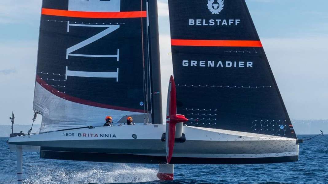 37e America's Cup : une flèche d'argent volante pour les chasseurs de Coupe britanniques de Sir Ainslie