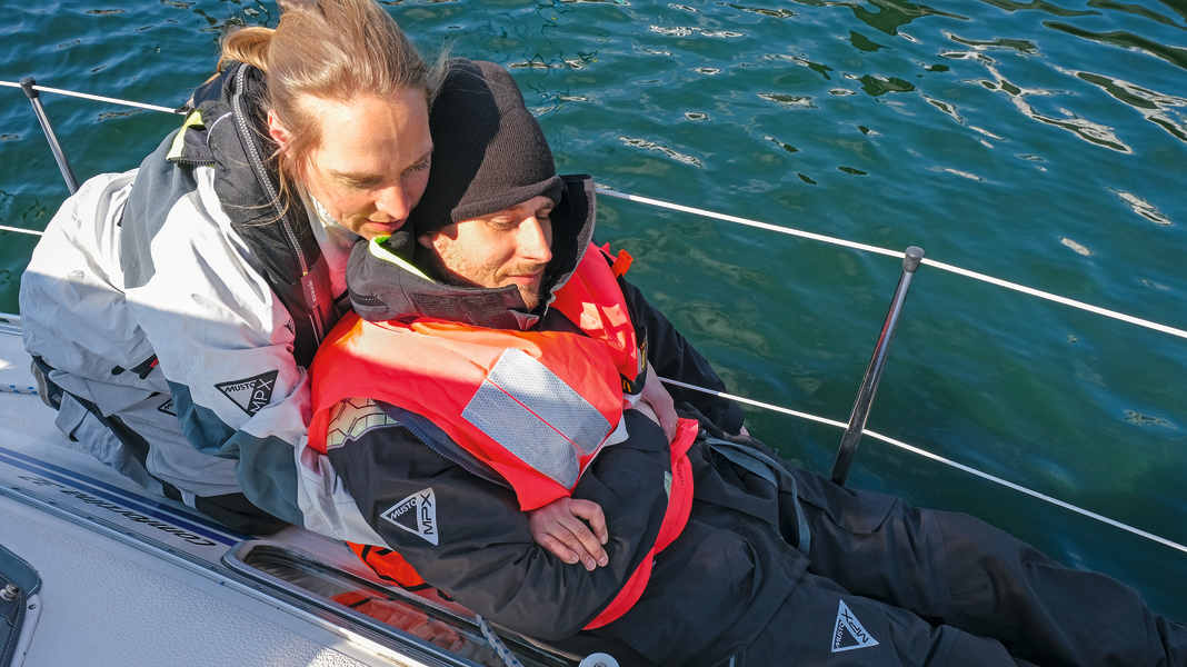 Medicine: Is the Rautek handle useful on board?