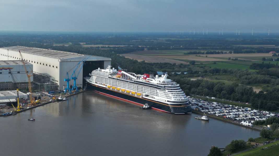 North Sea: Ems - Closure for cruise liner "Disney Destiny"