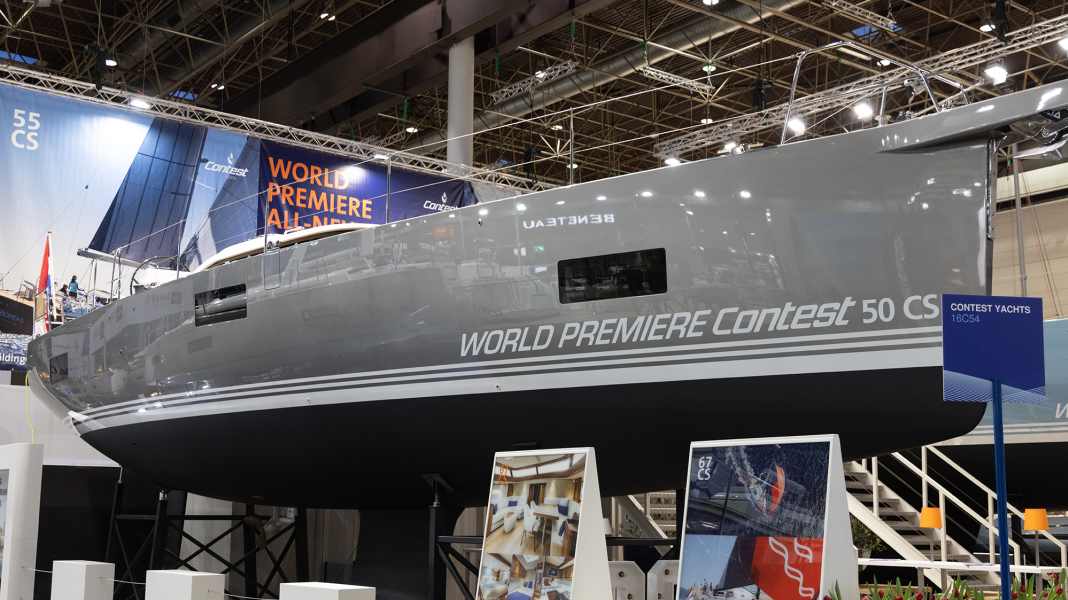 Contest 50/49 CS: Luxury yacht in two versions