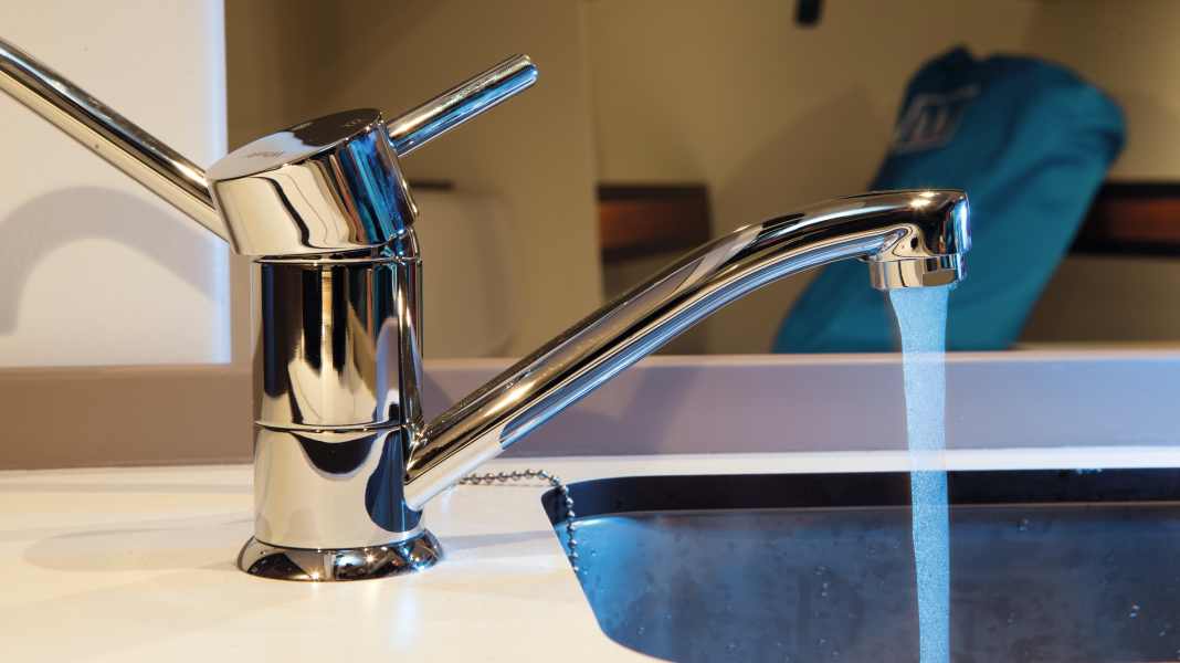 Pressurised water pump test: water just like at home