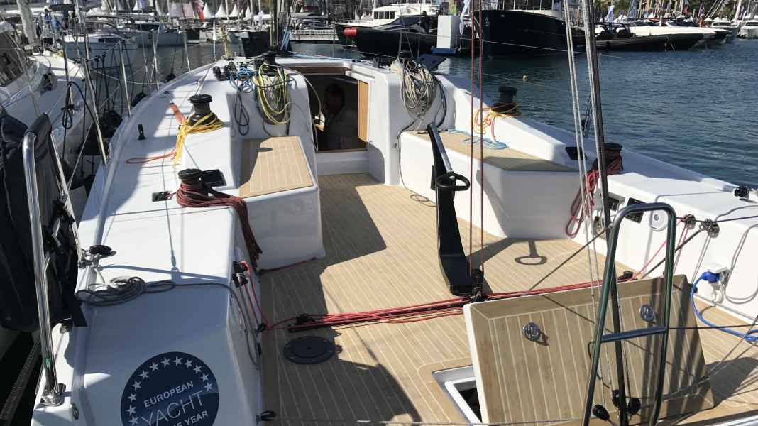 Trade fair novelties Cannes, No. 2: Grand Soleil 34 Performance: sheer racer