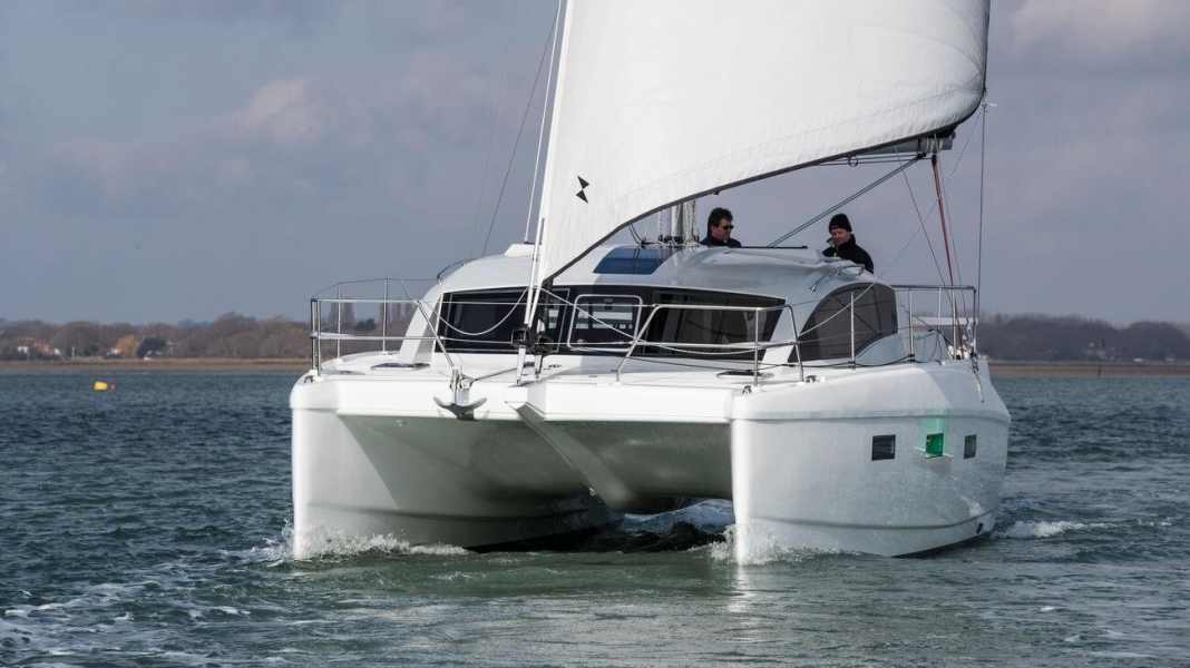 Test della barca: Broadblue 346: catamarano da crociera dall'Inghilterra