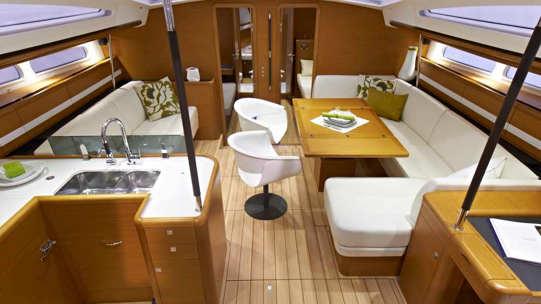 Jeanneau 53 & 57: More light, more chic, more comfort