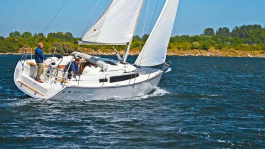 Bavaria Easy 9.7: Shipyard offensive: favourable or cheap?