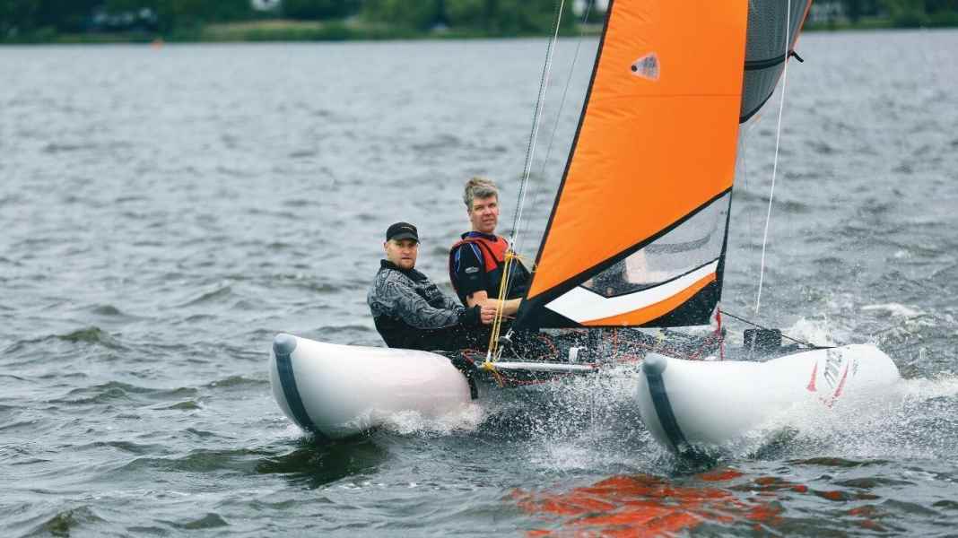 Minicat 4,60 : un catamaran pour le coffre de la voiture
