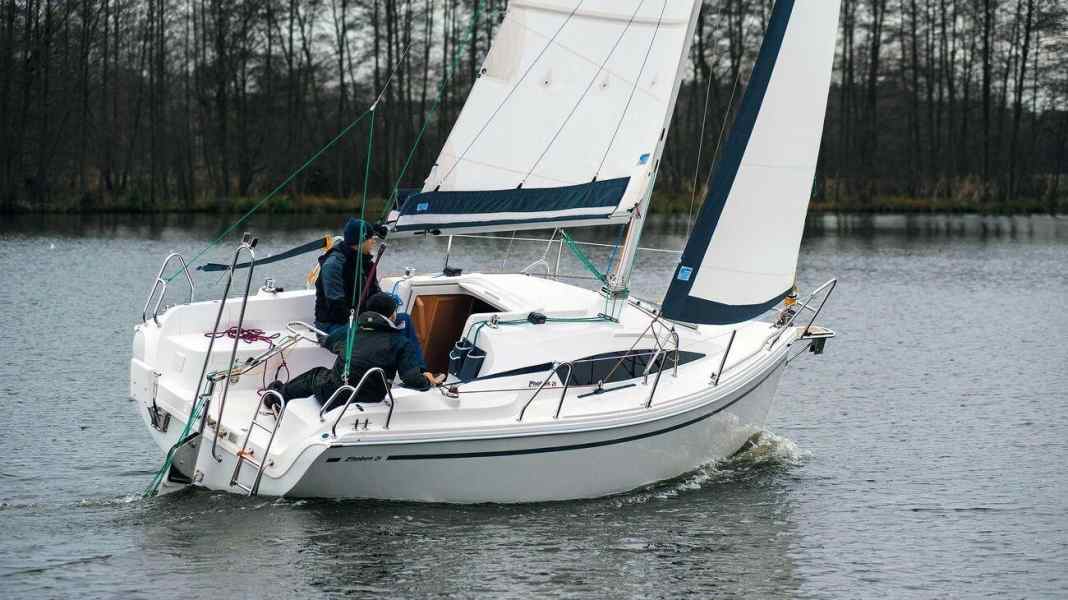 Boat test: Phobos 21: the little house by the lake