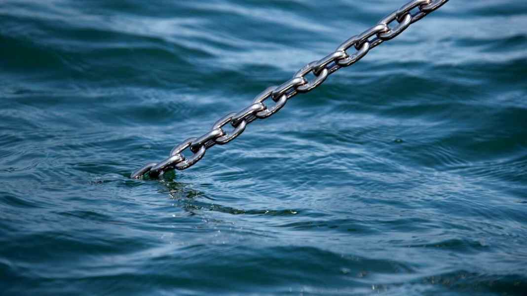 Bobby Schenk: Be careful with stainless steel anchor chains