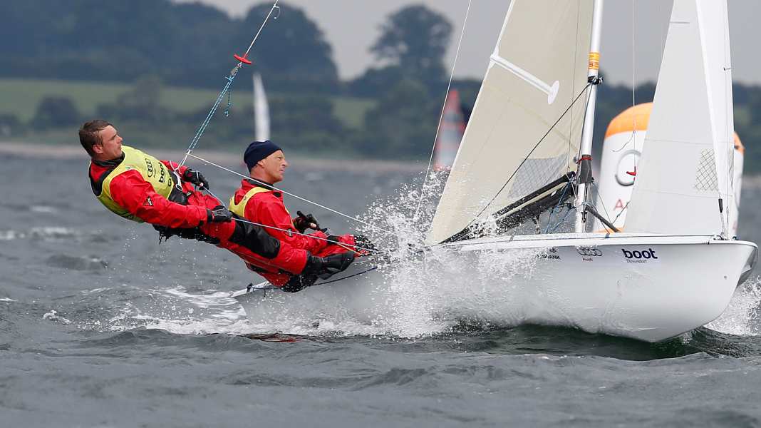 Kieler Woche: The king capsizes and wins