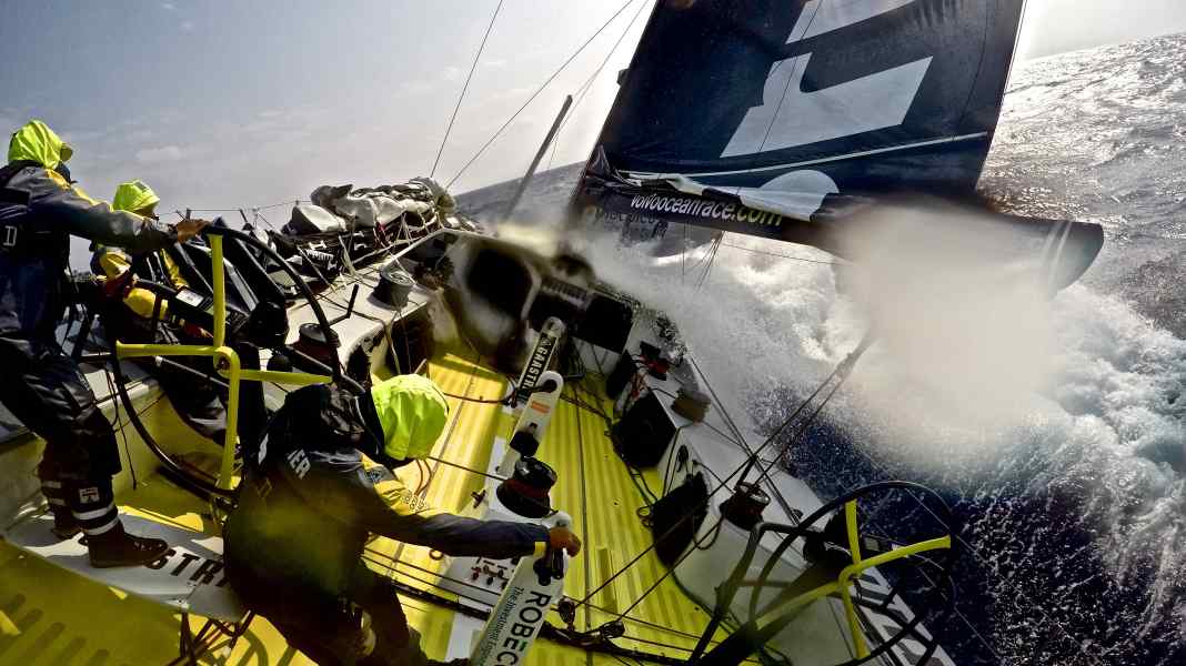 Volvo Ocean Race: Fast 100 Seemeilen Führung für Brunel