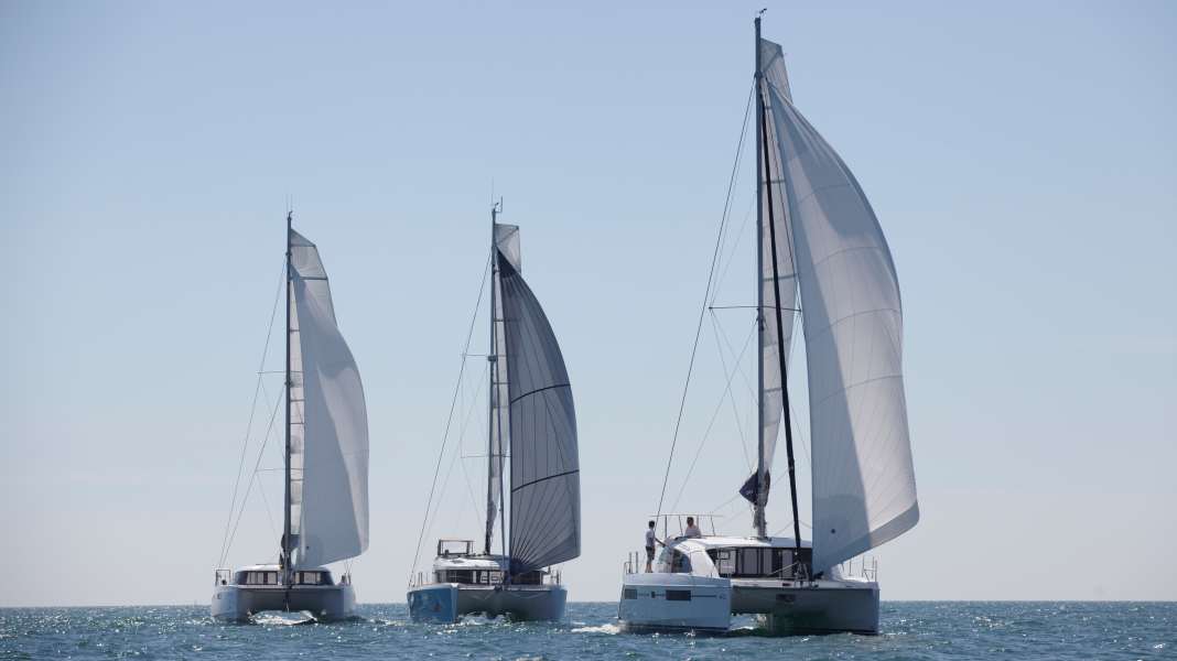 Katamaran Vergleich: Drei Boote auf zwei Rümpfen