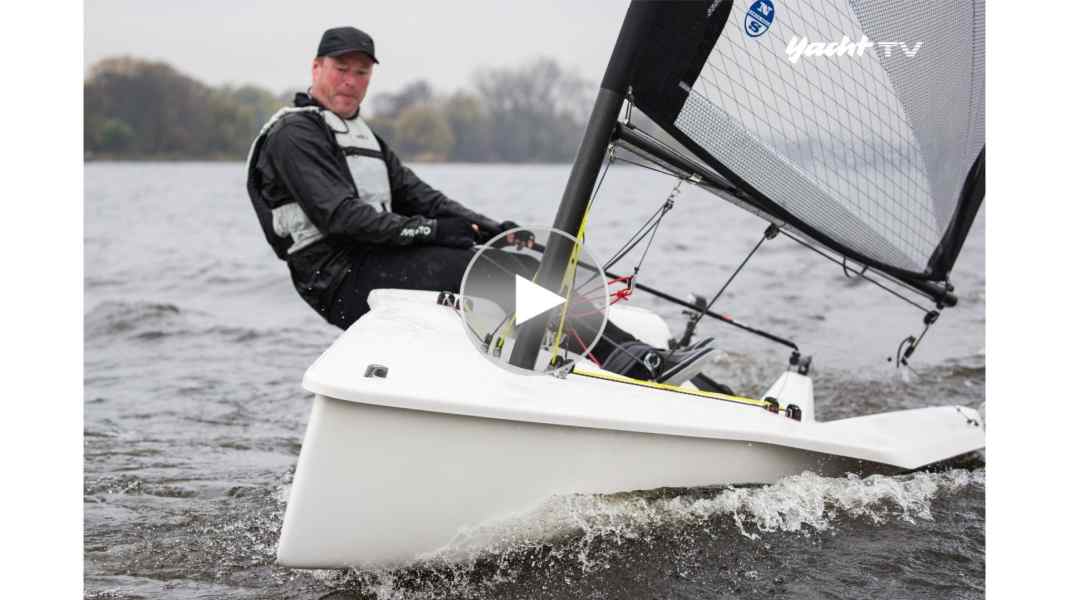 Dériveur à une main : le plaisir en solitaire avec le Melges 14
