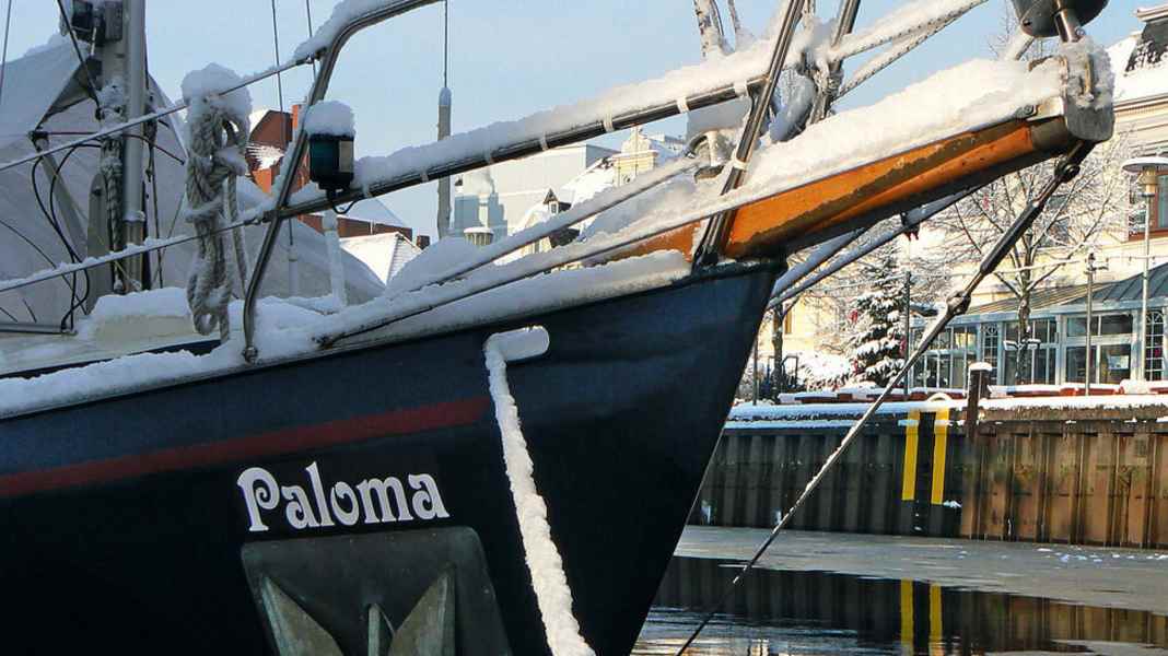 Recht: Auf dem Boot zu Hause