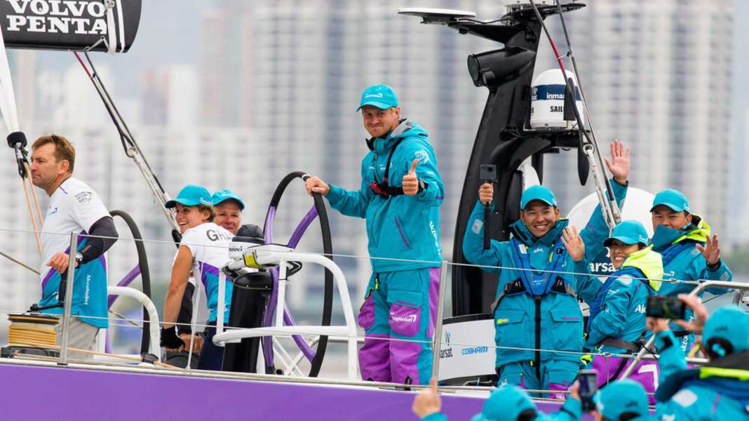 Volvo Ocean Race: lo specialista dei duelli Nicolai Sehested guida AkzoNobel alla vittoria