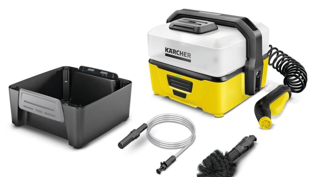 Deck cleaning: The mobile deck washer