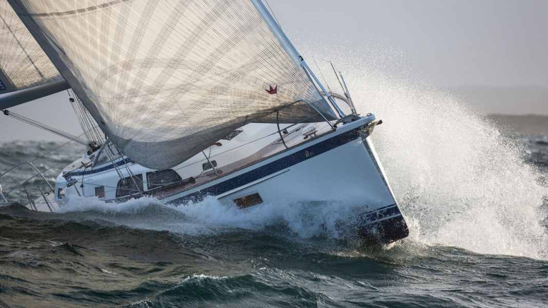 Hallberg-Rassy 40C : Une forte présence : la nouvelle HR testée devant la caméra