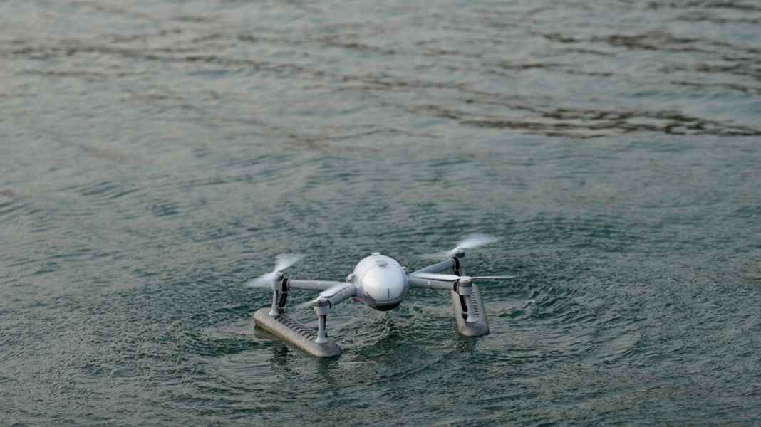Bordspielzeug: Poweregg X: Kameradrohne fliegt bei Wind und Wetter