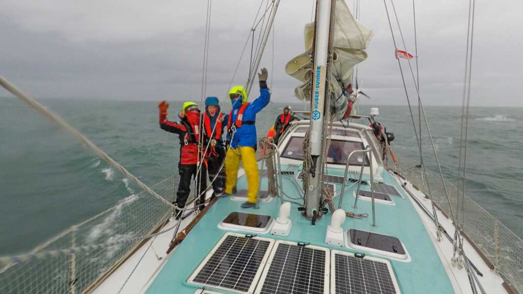 Blue water: Cruise to the North Pole: Long-distance family sails around Spitsbergen