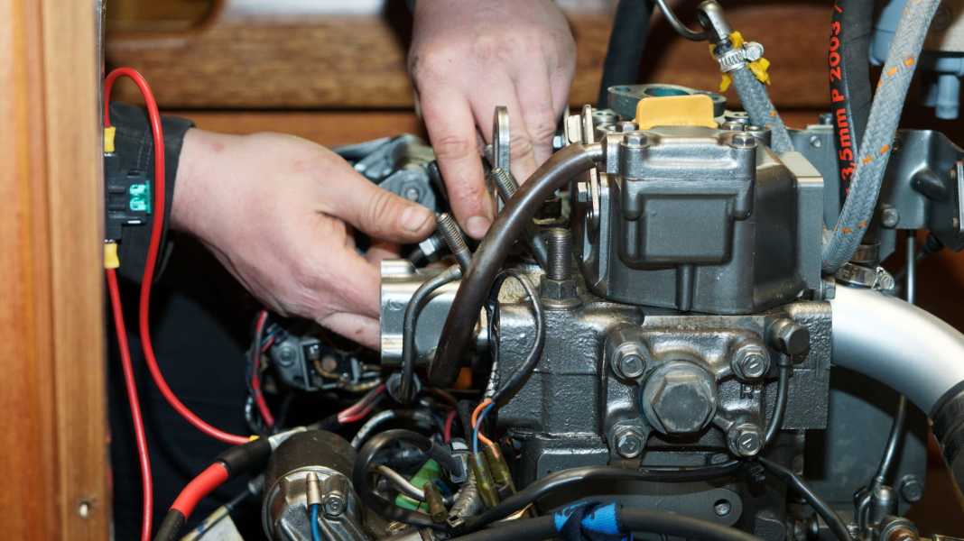 Motor-Wartung: Einbaumaschine fit für den Einsatz halten