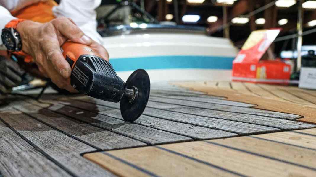 Workshop: Rinnovare la coperta in teak con l'epossidica