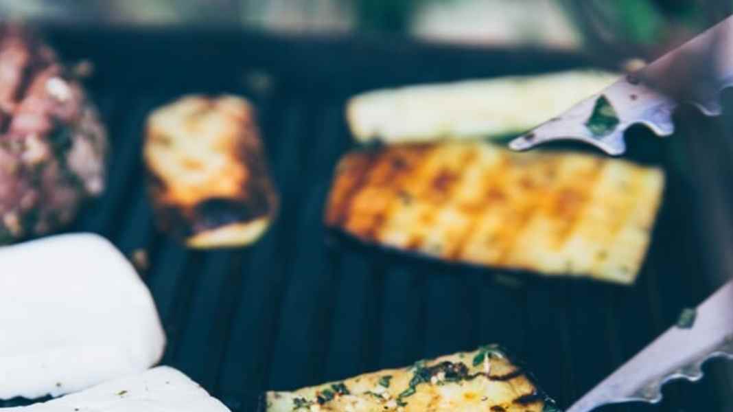 Fornelli e griglie: cucinare su piccole imbarcazioni da crociera