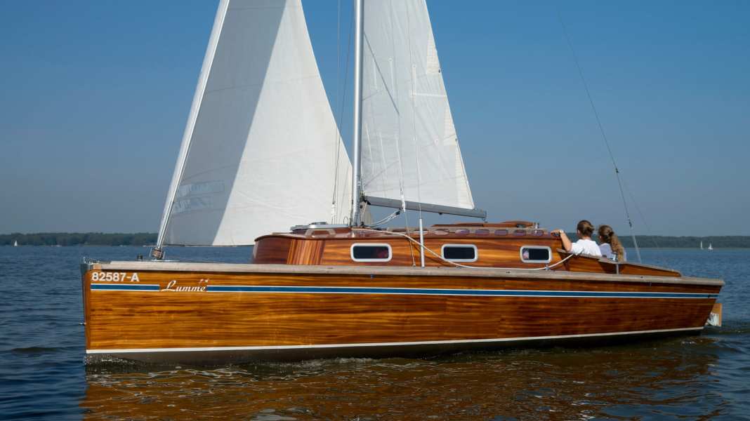 The special boat: dinghy cruiser, safe and comfortable