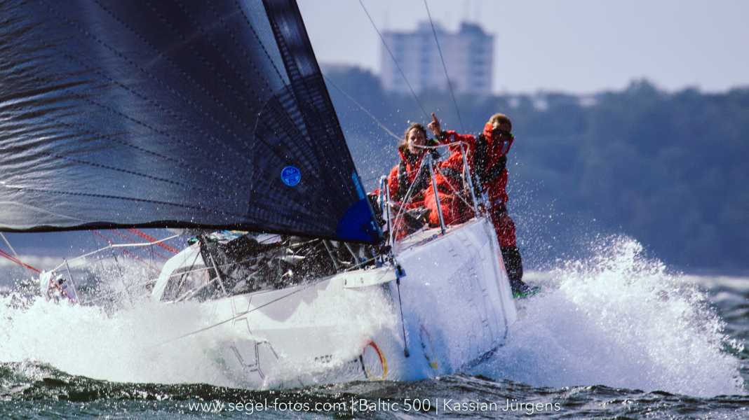 La troisième édition des Baltic 500 est lancée! : Fin de saison avec un départ par vent fort : à deux mains dans l'aventure