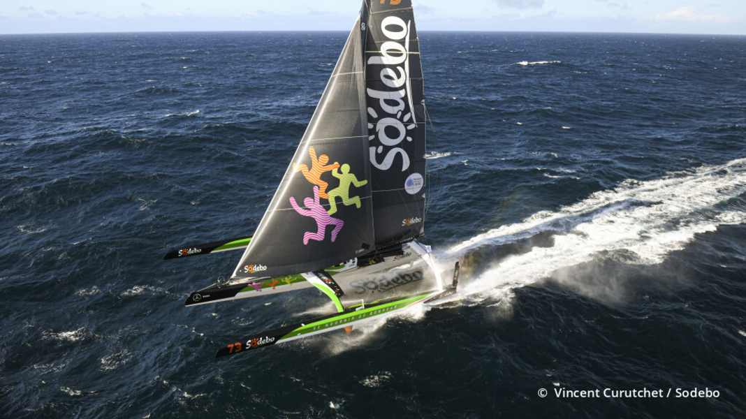 15a Transat Jacques Vabre: il gigante "Sodebo Ultim 3" non è in grado di volare dopo una collisione con un "UFO".